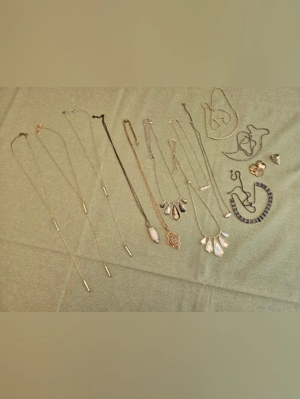 Kendra Scott bulk. 12 necklaces and 6 rings Various metals and conditions - Picture 1 of 11